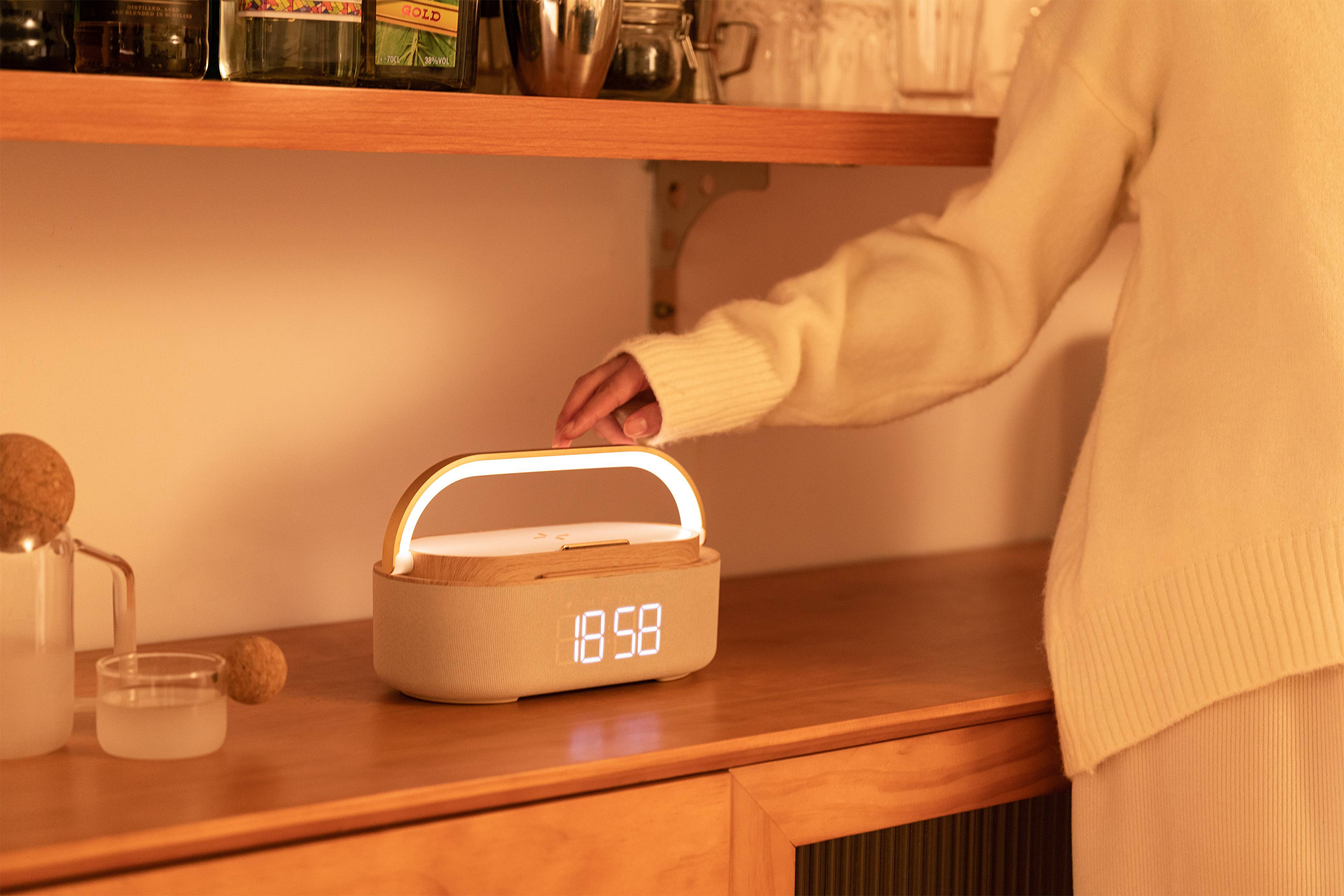 Bluetooth стерео-колонка "Smart Band" 10Вт (2х5Вт) с беспроводным (15W) ЗУ, лампой, часами, FM радио, бежевый