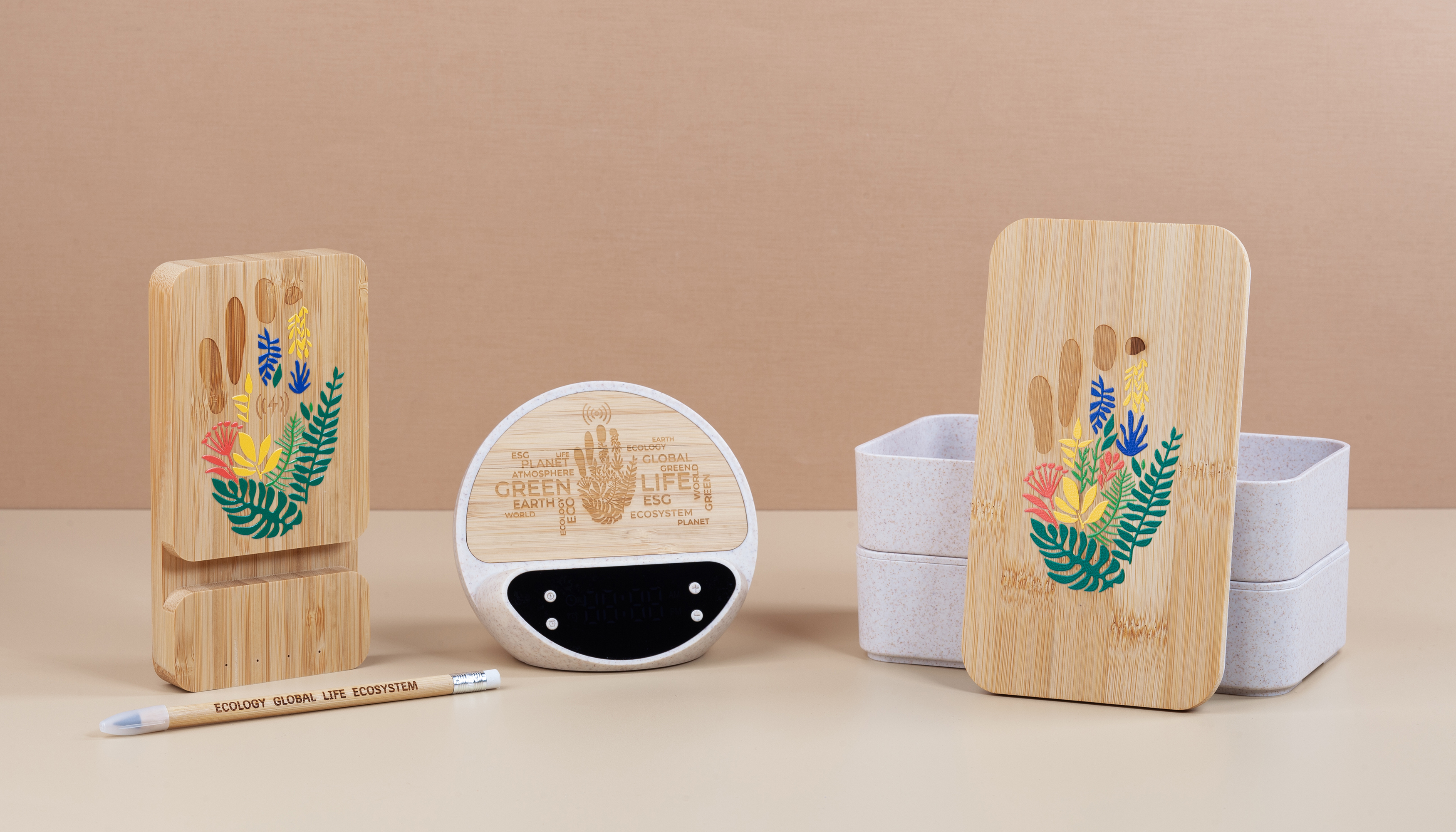 Настольные часы "Smiley" с беспроводным (10W) зарядным устройством и будильником, пшеница/бамбук/пластик, бежевый