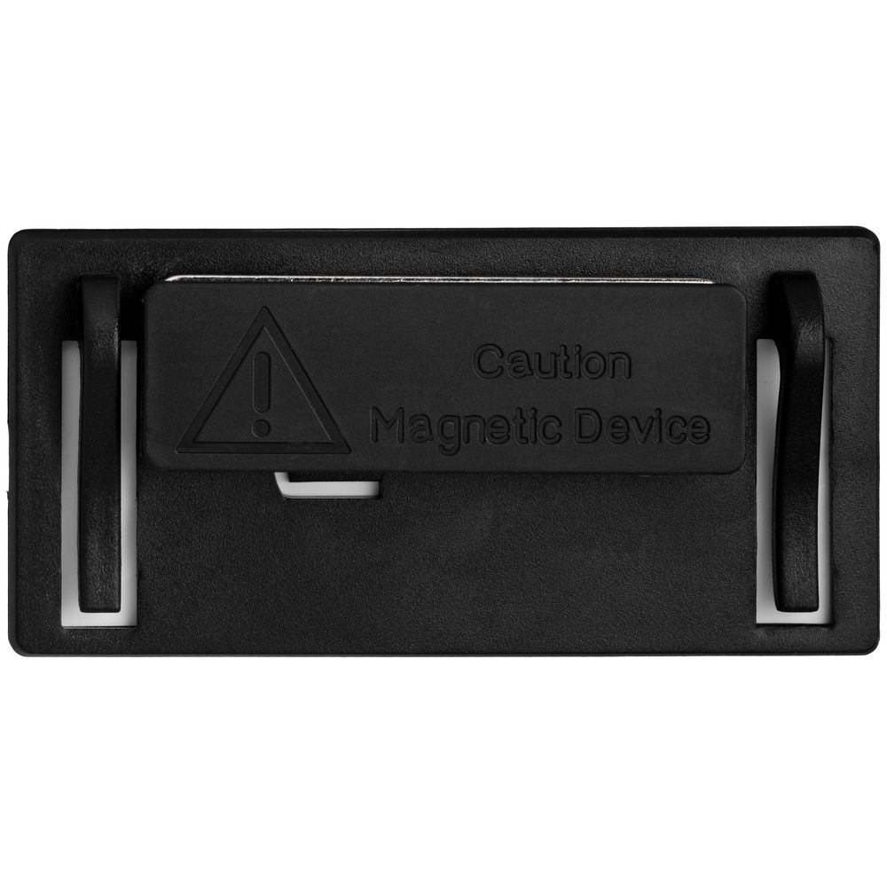 Магнитный бейдж Me Silver — пример нанесения логотипа (сделано в России) | Print Logo