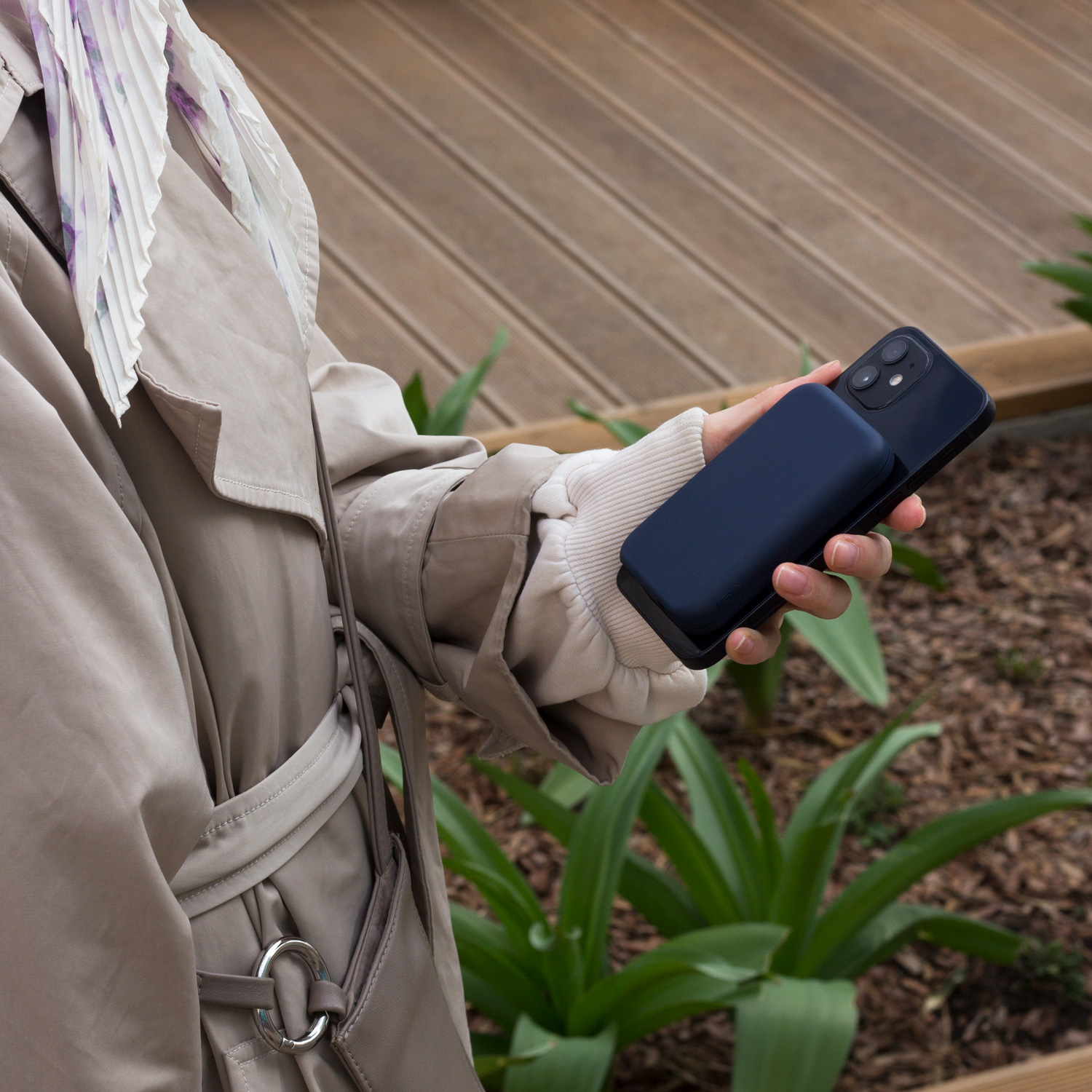 Внешний аккумулятор с беспроводной зарядкой Ultima Wireless Magnetic 5000 mAh, белый фото на сайте Print Logo.