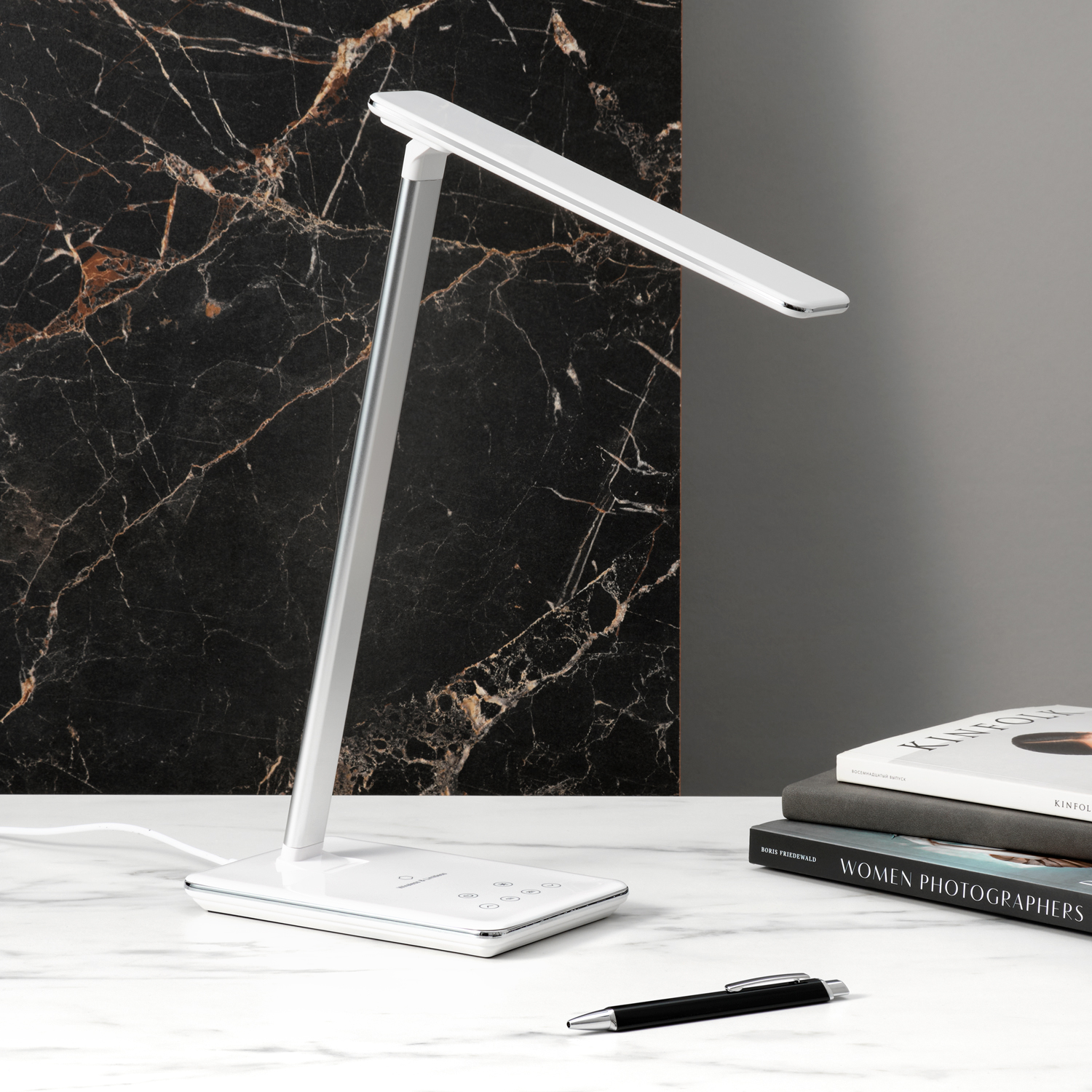 Настольная лампа c беспроводной зарядкой Люмос Ультрамарин (Lumos Ultramarine), синяя фото на сайте Print Logo.