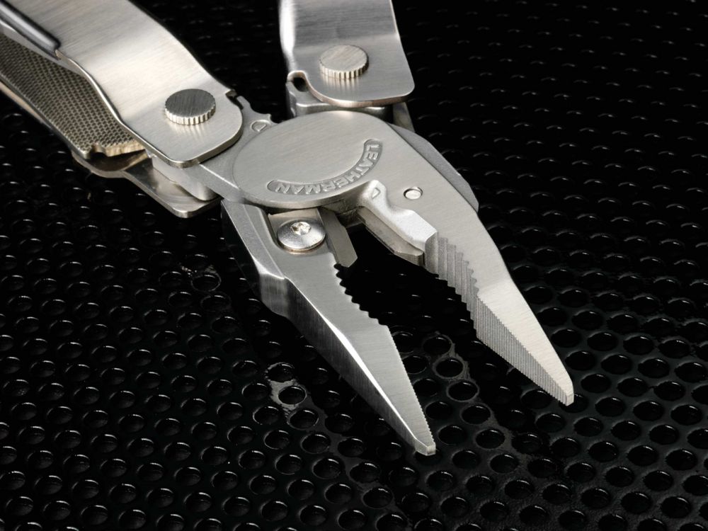 Мультитул Super Tool 300 — пример нанесения логотипа (Leatherman) | Print Logo