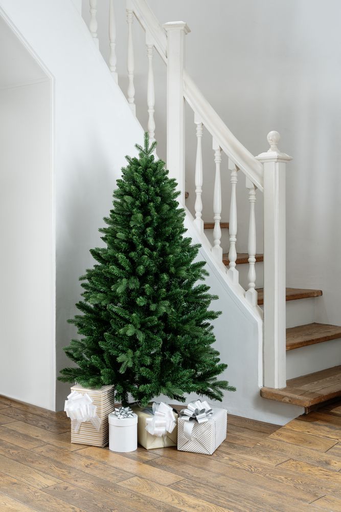 Искусственная ель пристенная Fuzzy Half