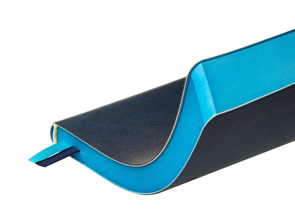 Ежедневник А5 датированный Boston 2026, темно-синий с голубым обрезом