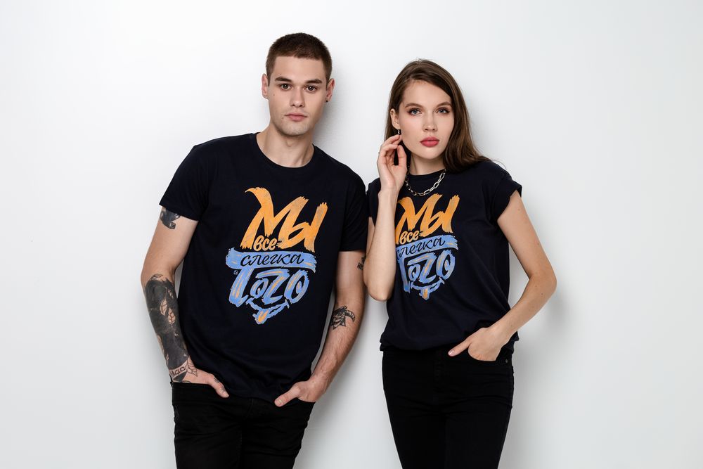 Футболка «Мы все слегка того» — пример нанесения логотипа (Author's) | Print Logo