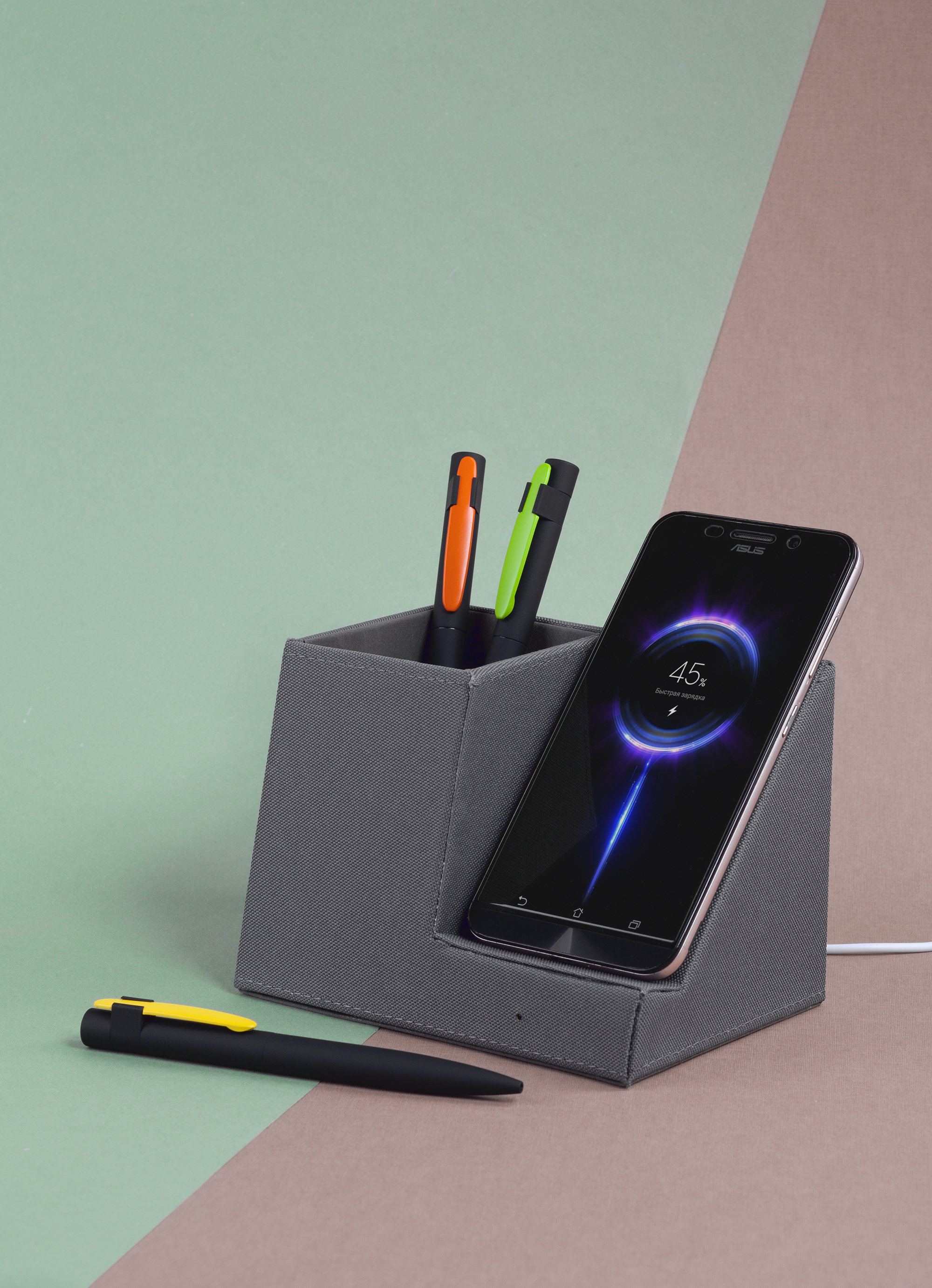 Ручка шариковая "Lip", покрытие soft touch, черный с фуксией