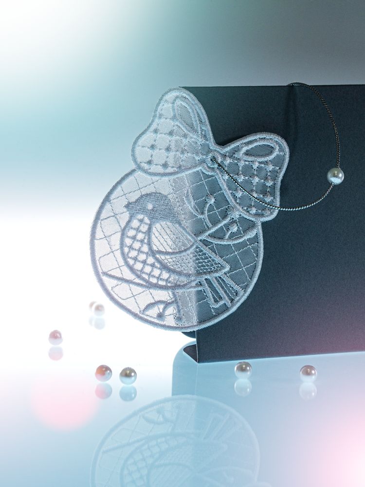 Подвеска вышивная «Птичка» в конверте — пример нанесения логотипа (сделано в России) | Print Logo