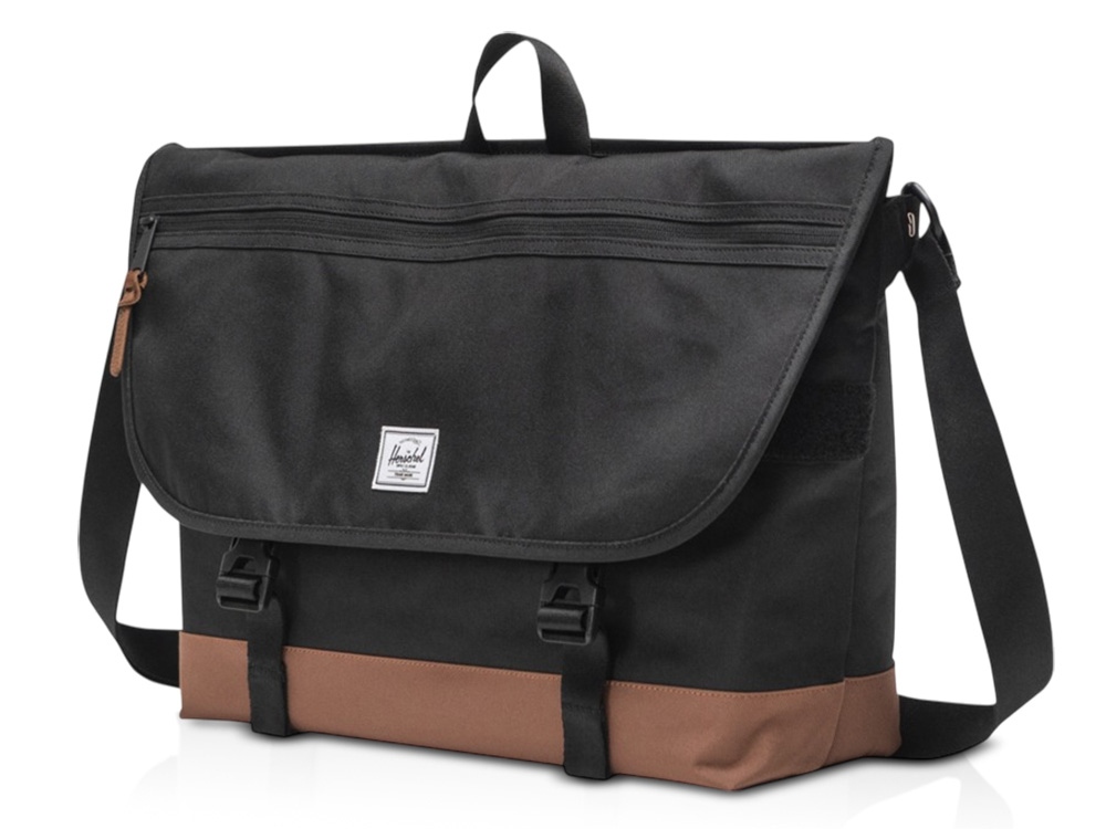 Herschel Cove сумка-мессенджер из переработанного материала с логотипом Herschel | Print Logo