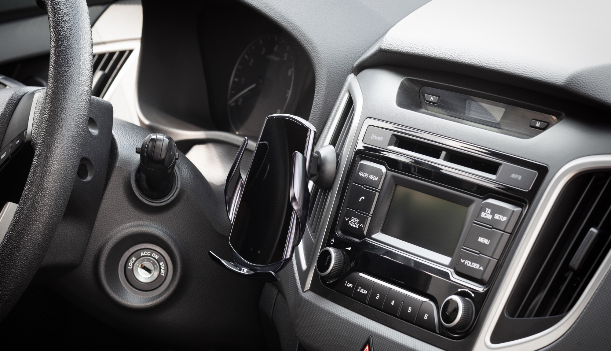 Автомобильное сенсорное беспроводное (15W) зарядное устройство "Titan" с набором переходников для магнитной зарядки, с подсветкой логотипа фото на сайте Print Logo.