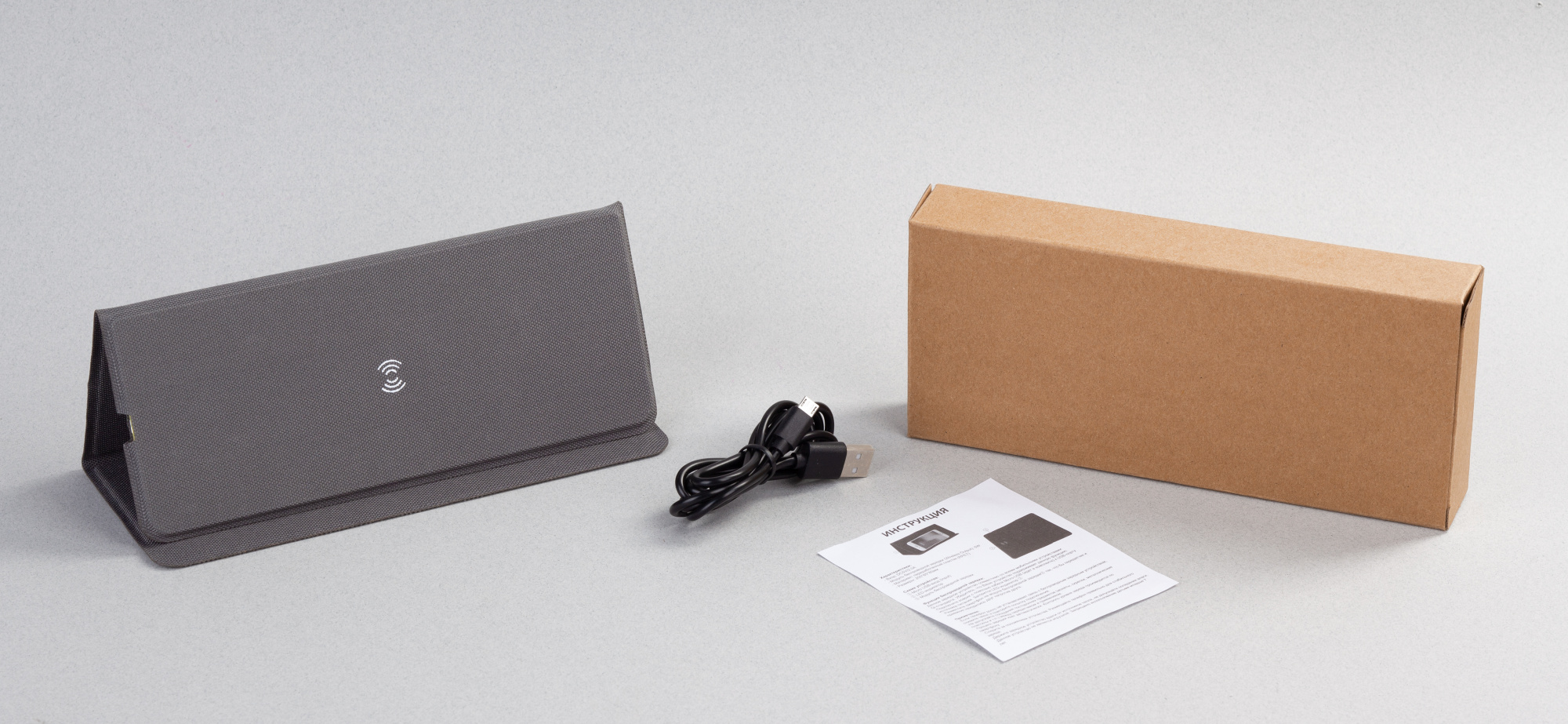Коврик-трансформер "Cool Gray" с беспроводным зарядным устройством, переработанный пластик (RPET) фото на сайте Print Logo.