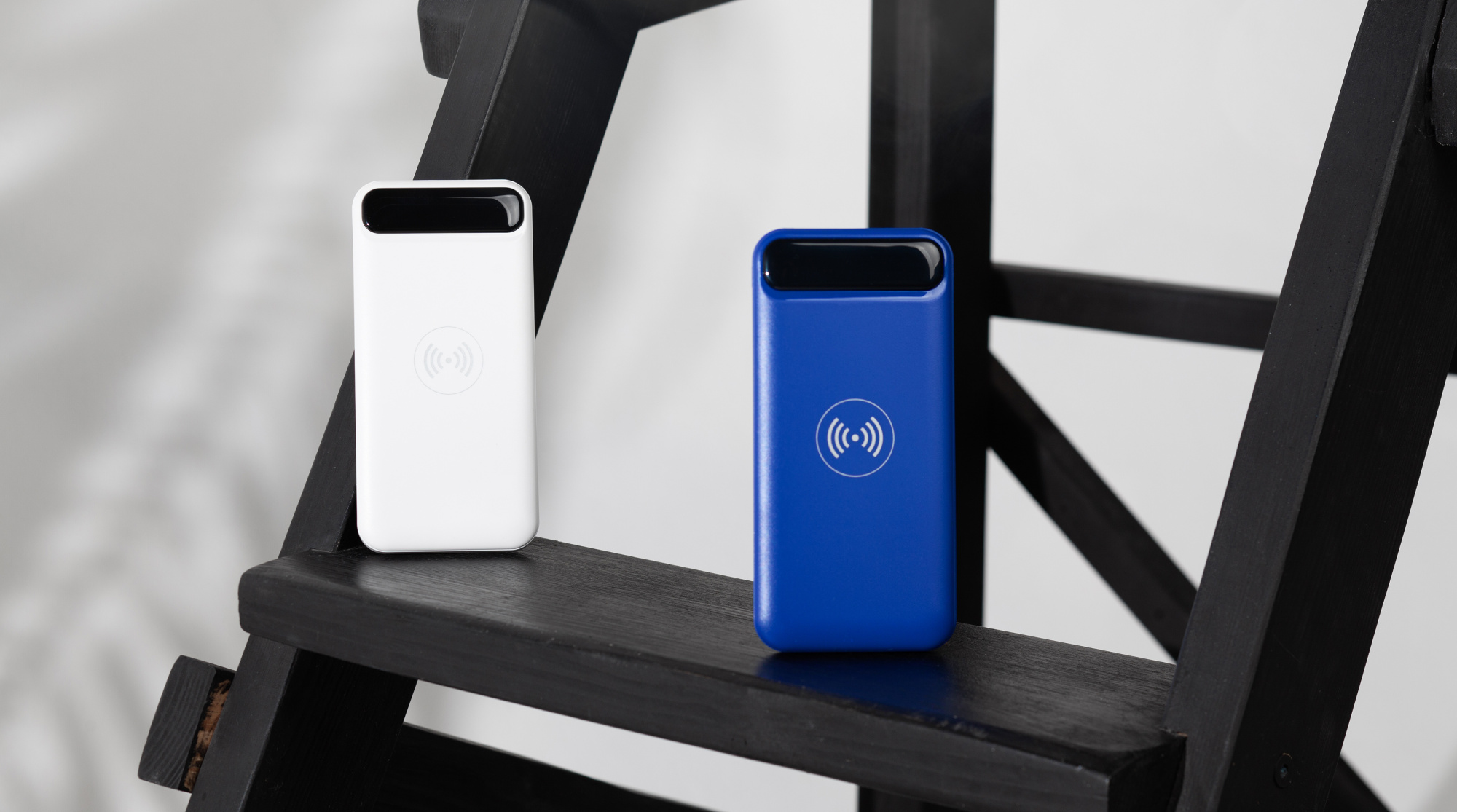 Беспроводное зарядное устройство "Quantum", 10000 mAh с цифровым индикатором заряда фото на сайте Print Logo.