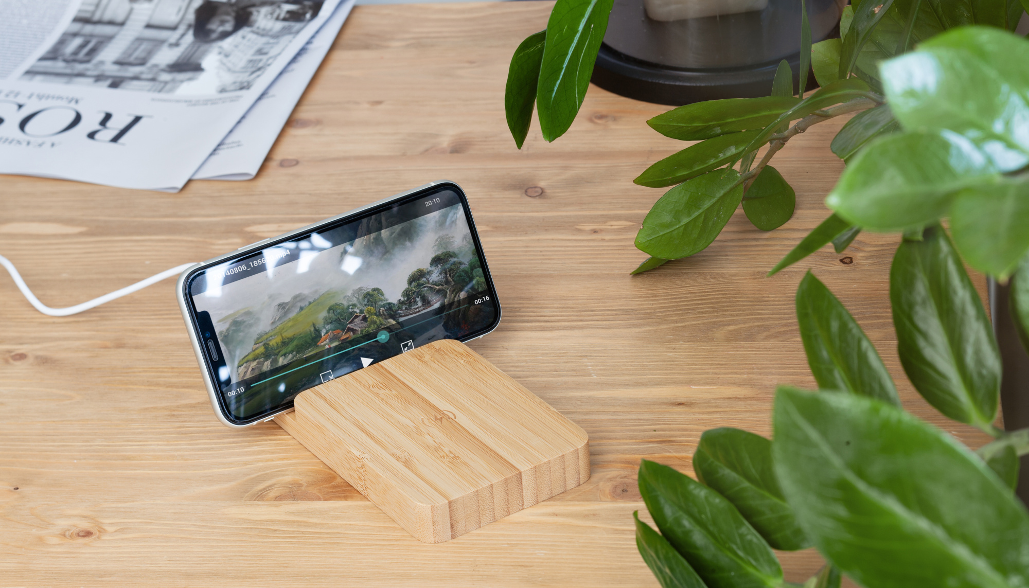 Беспроводное (10W) зарядное устройство "Bamboo Power" 5000 mAh с подставкой под смартфон, бамбук фото на сайте Print Logo.