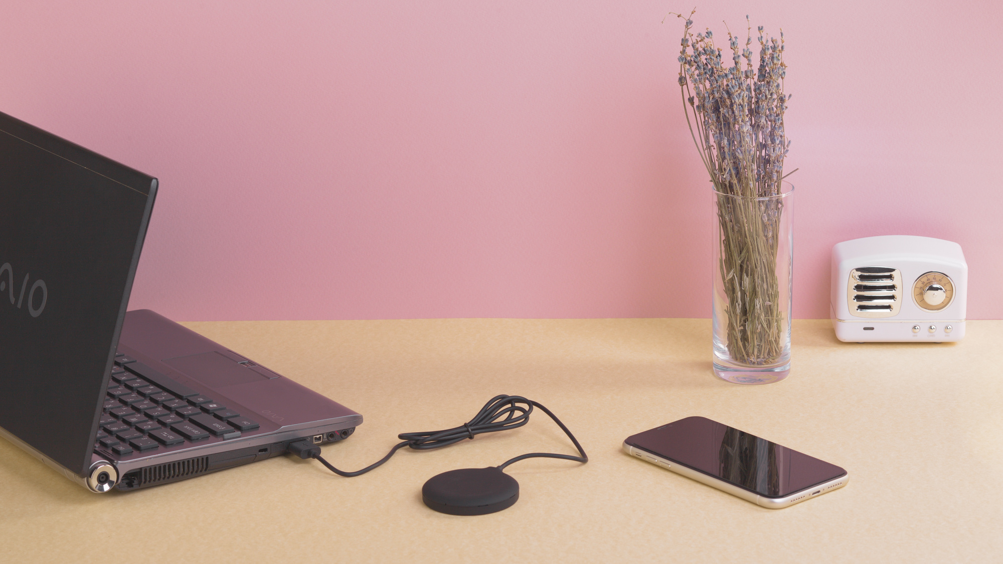 Магнитное беспроводное (15W) зарядное устройство "Magic SOFTTOUCH", покрытие soft touch фото на сайте Print Logo.