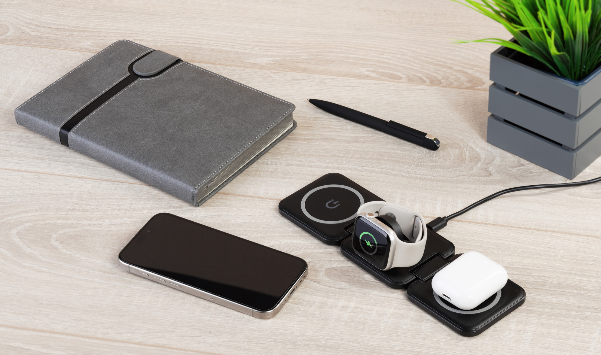 Складная беспроводная (15W) зарядная станция "Flip" с MagSafe фото на сайте Print Logo.