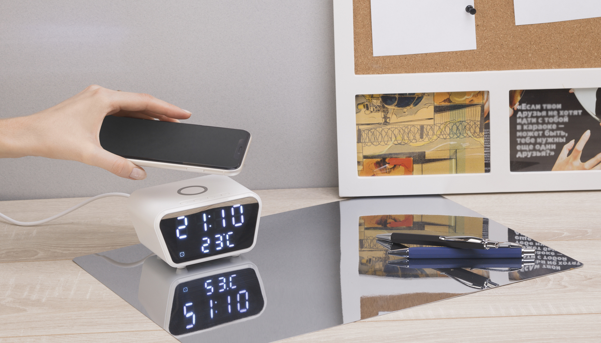 Настольные часы "Smart Clock" с беспроводным (15W) зарядным устройством, будильником и термометром фото на сайте Print Logo.