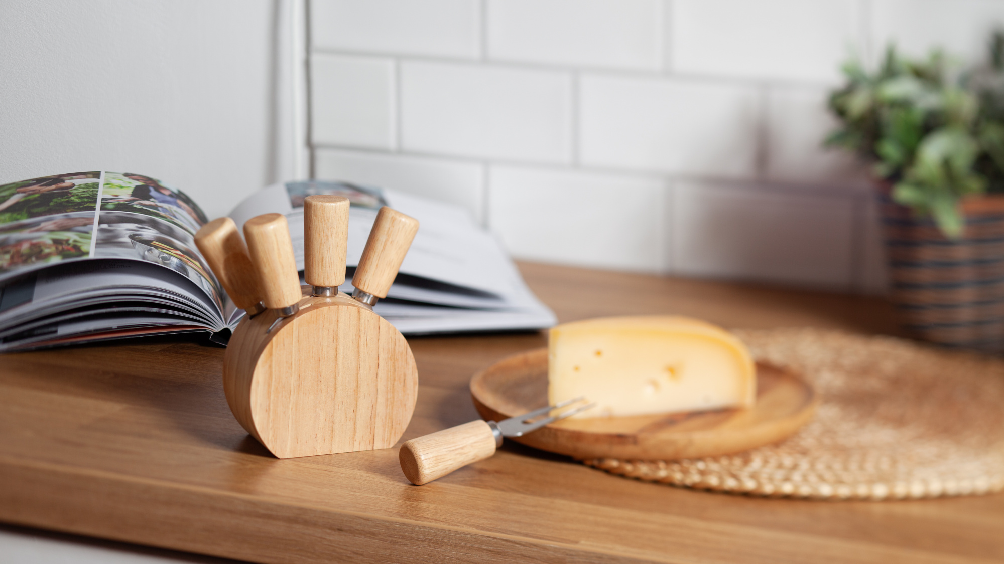 Набор для сыра "Chief of cheese" на подставке — пример нанесения логотипа () | Print Logo