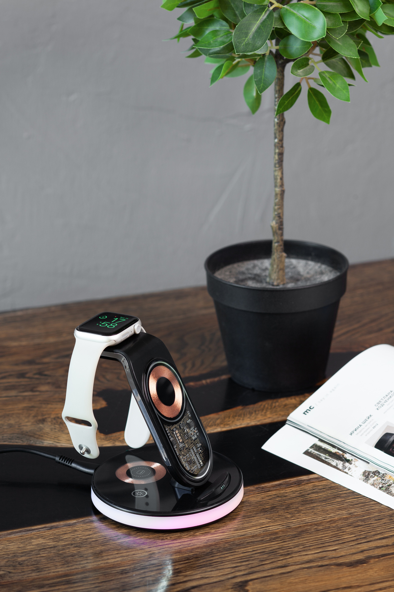 Беспроводная (15W) зарядная станция "Tron" с прозрачным корпусом и подсветкой фото на сайте Print Logo.