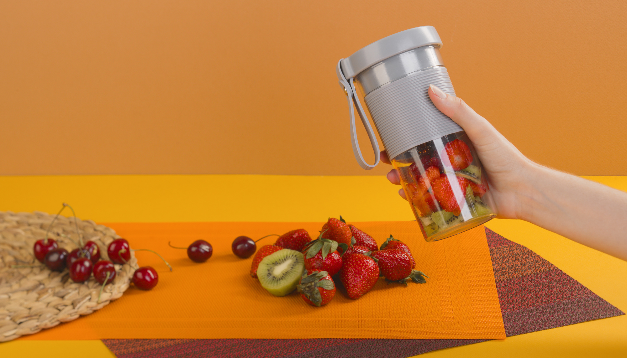 Портативный блендер "Smoozy" — пример нанесения логотипа () | Print Logo