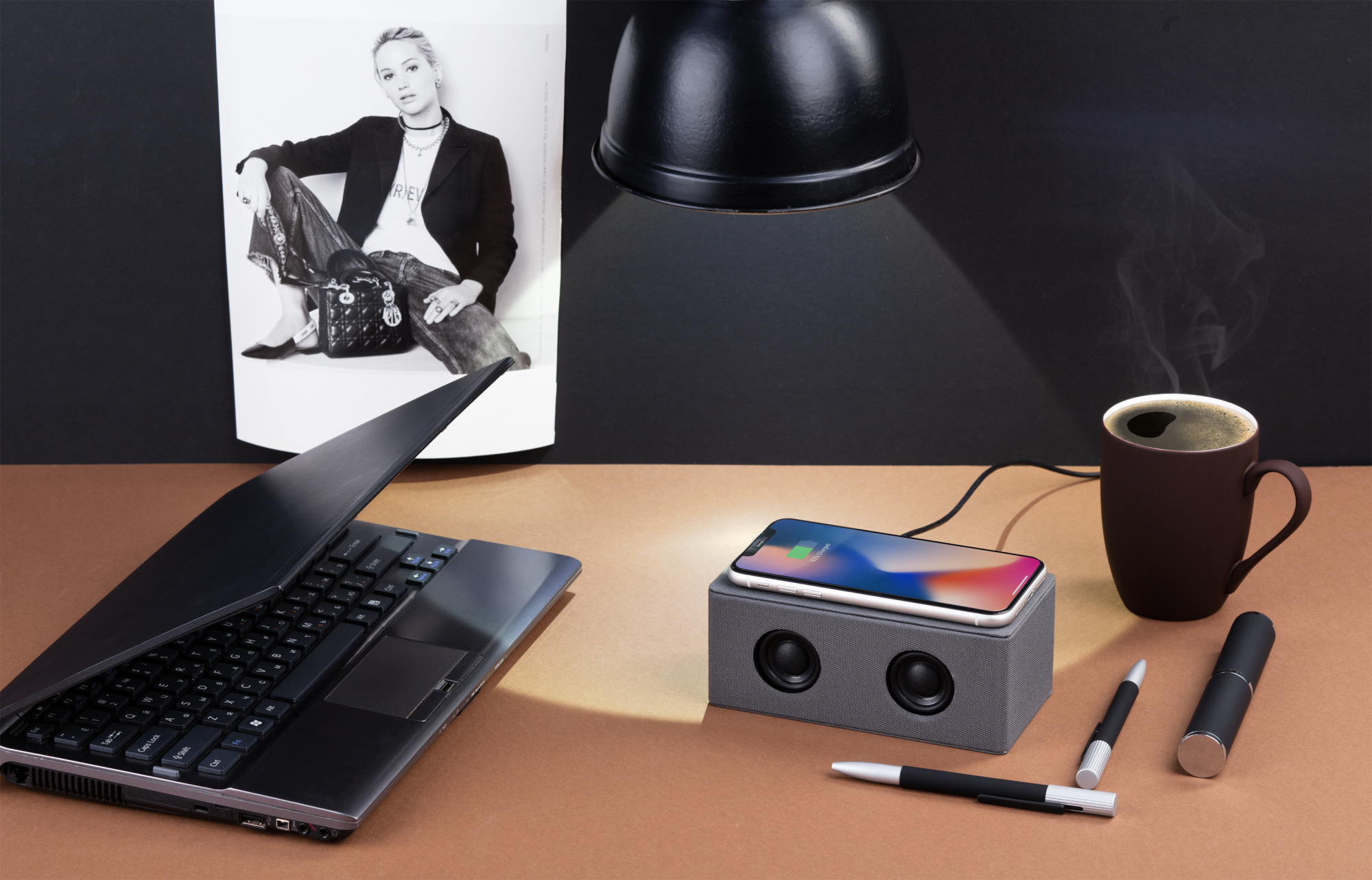 Bluetooth колонка "Cool Gray" с двумя динамиками (2х3Вт) и беспроводным зарядным устройством, переработанный пластик (RPET) фото на сайте Print Logo.