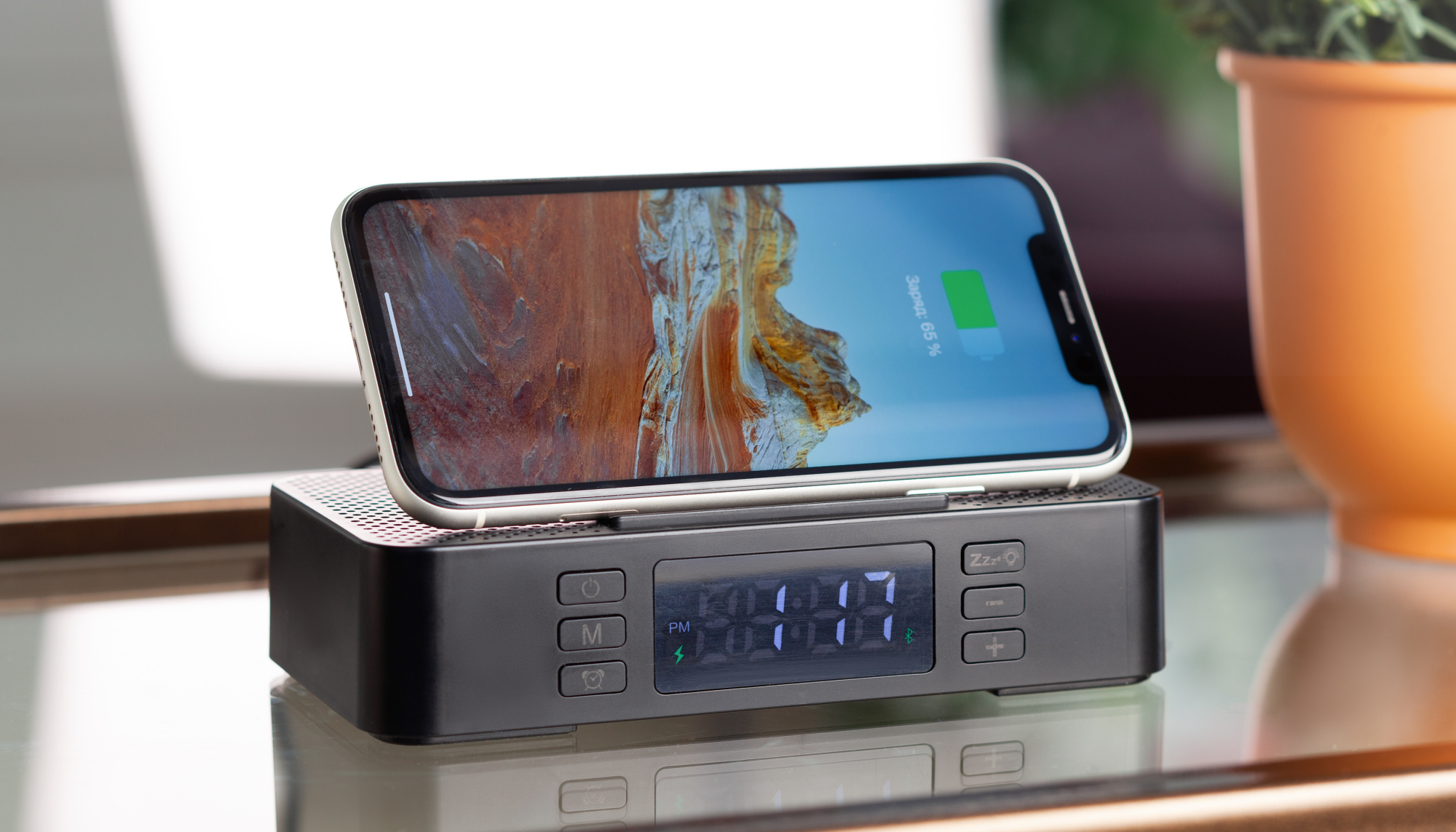 Настольные часы "Smart Box" с bluetooth колонкой (2х3Вт), беспроводным (15W) зарядным устройством и складной подставкой под смартфон фото на сайте Print Logo.