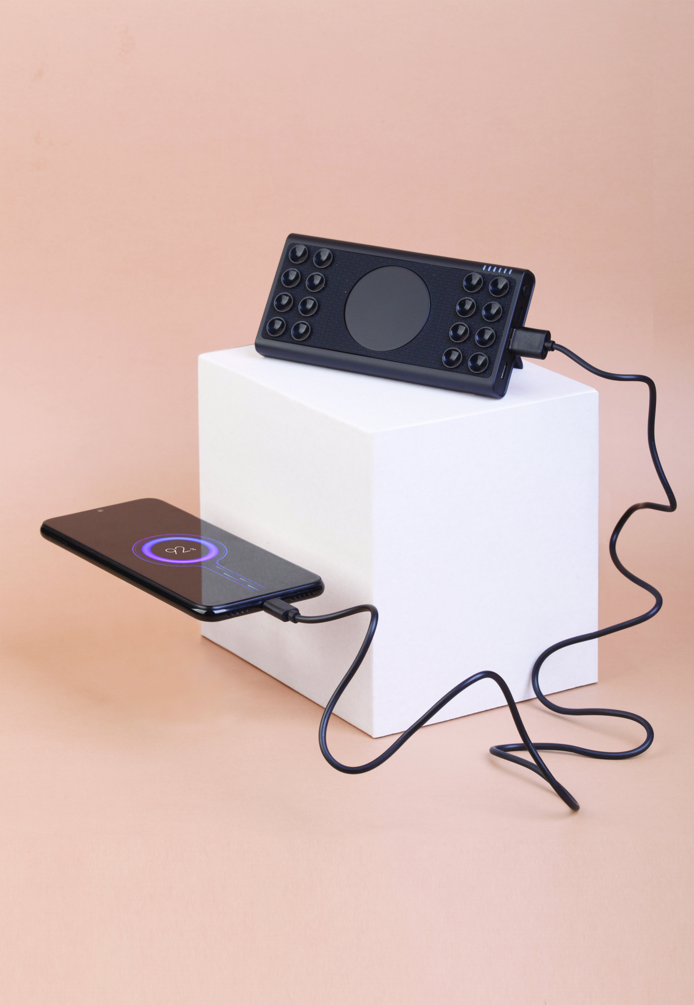 Беспроводное зарядное устройство "Eight SOFTTOUCH", 8000 mAh, с подсветкой логотипа и подставкой фото на сайте Print Logo.