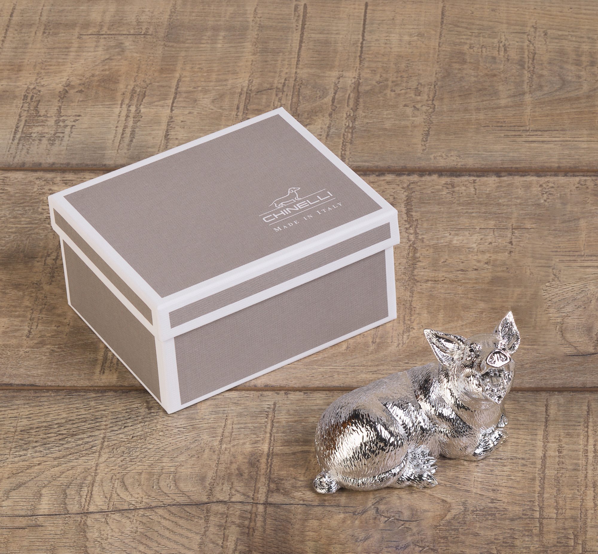 Статуэтка "Поросёнок" — пример нанесения логотипа (Chinelli) | Print Logo