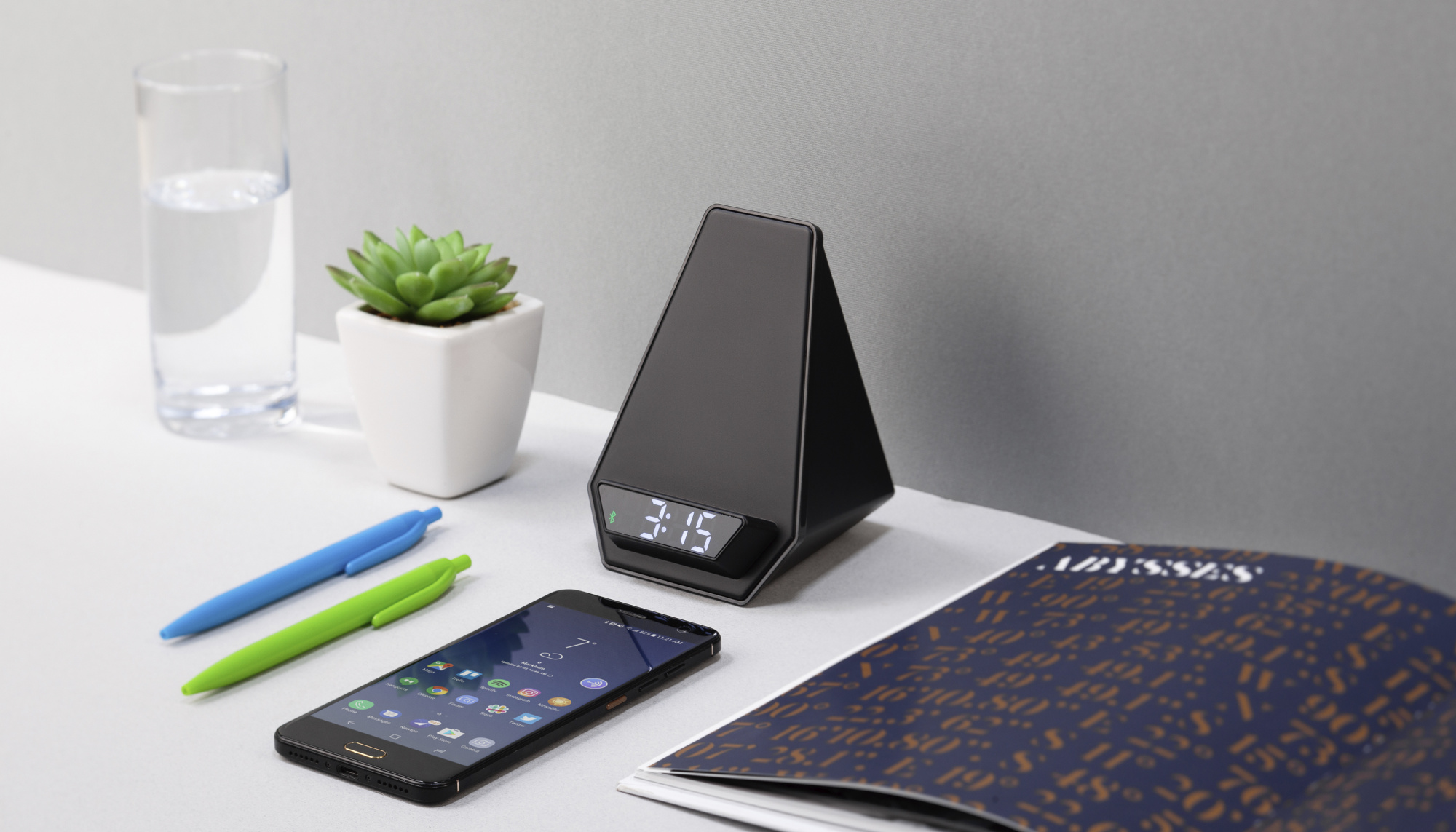 Настольная Bluetooth колонка (3Вт) "Smart Pyramid" с часами и беспроводным (15W) зарядным устройством, с подсветкой логотипа фото на сайте Print Logo.