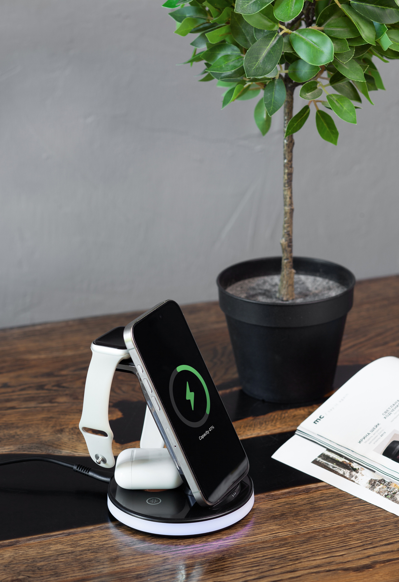 Беспроводная (15W) зарядная станция "Tron" с прозрачным корпусом и подсветкой фото на сайте Print Logo.